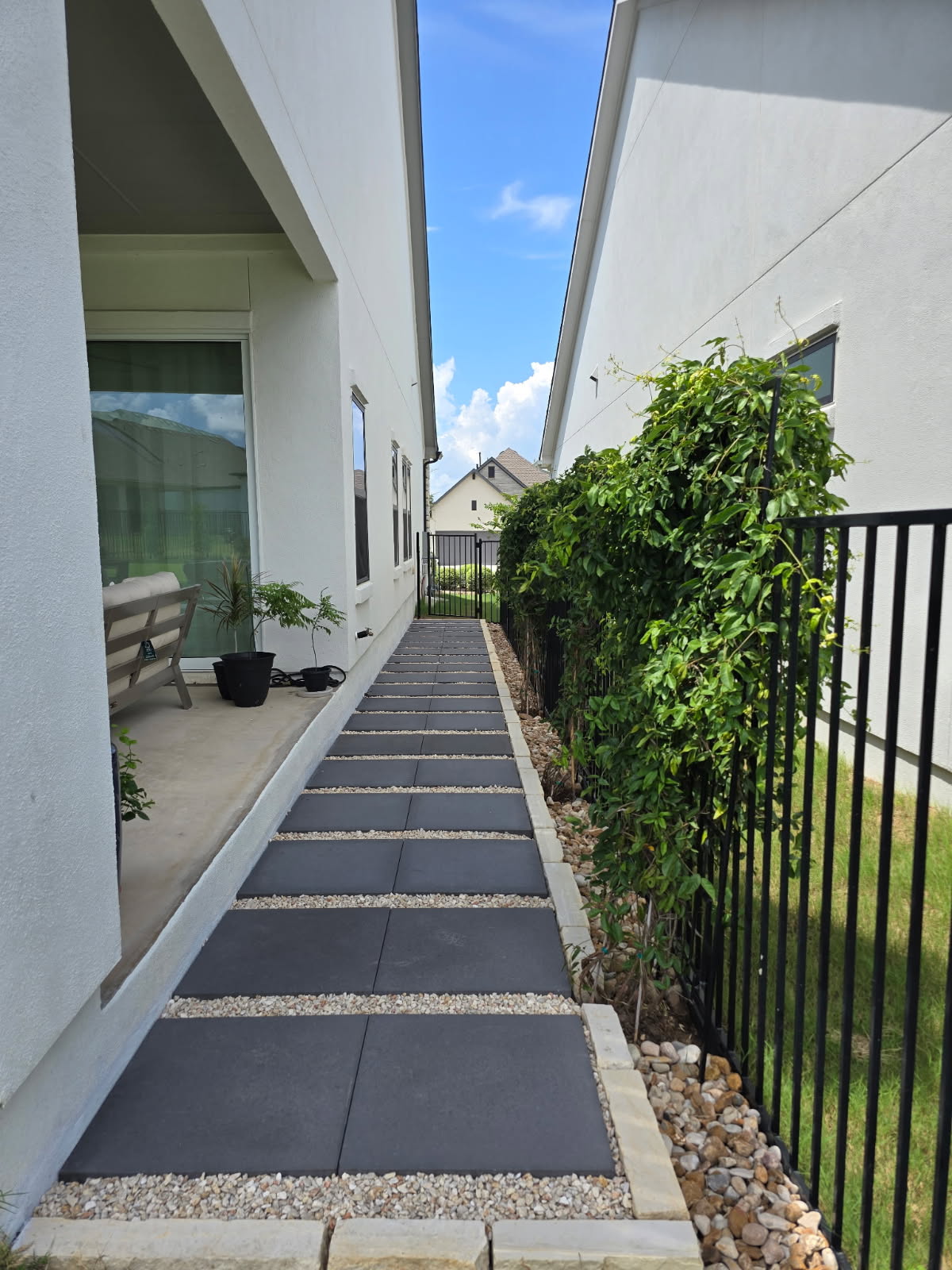 Modern Side Yard Walk